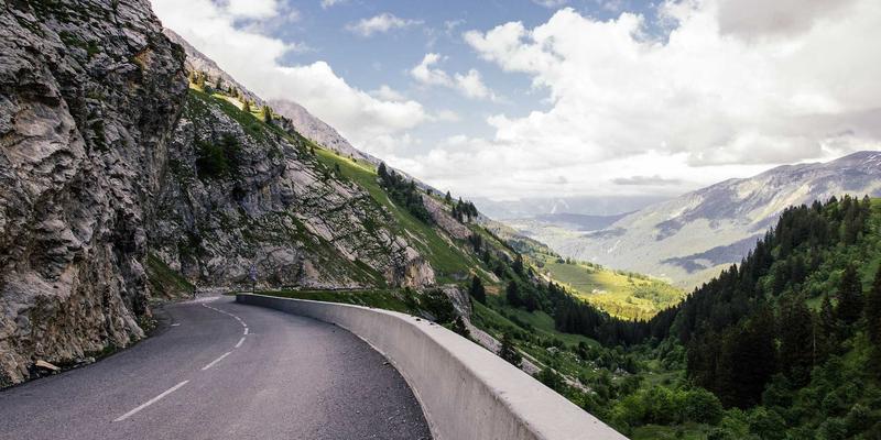 Wi-Fi感知革命：从蒸汽波美学到数字文化的环境感知新纪元