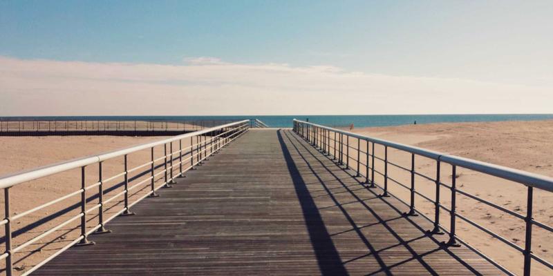 数据中心网络架构演进：从Clos到可编程交换芯片Tofino的IT教程与网络技术解析